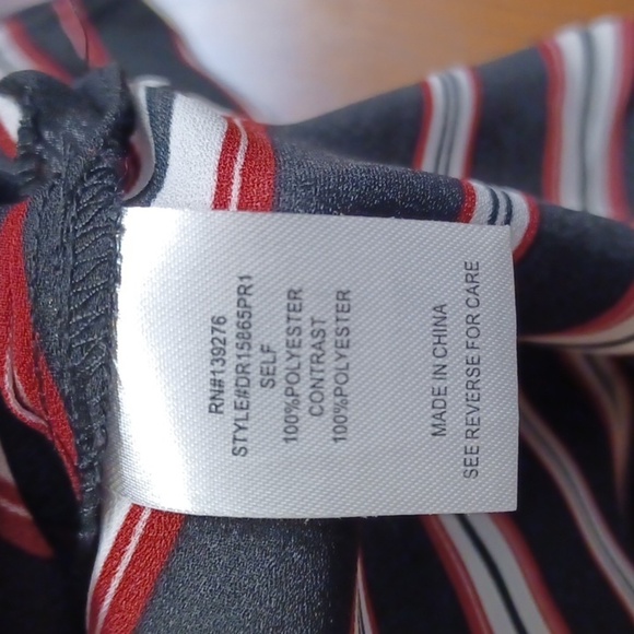 DR 2 SLEEVELESS BLOUSE, SIZE WOMENS MEDIUM. - Picture 6 of 6